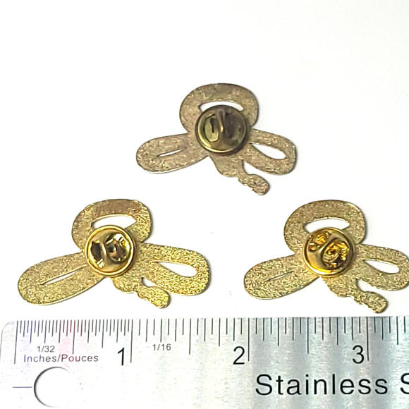 WHS Winnipeg Humane Society Leash Chappelle Hat Pinback Badge Pets Dogs Cats - Picture 3 of 4